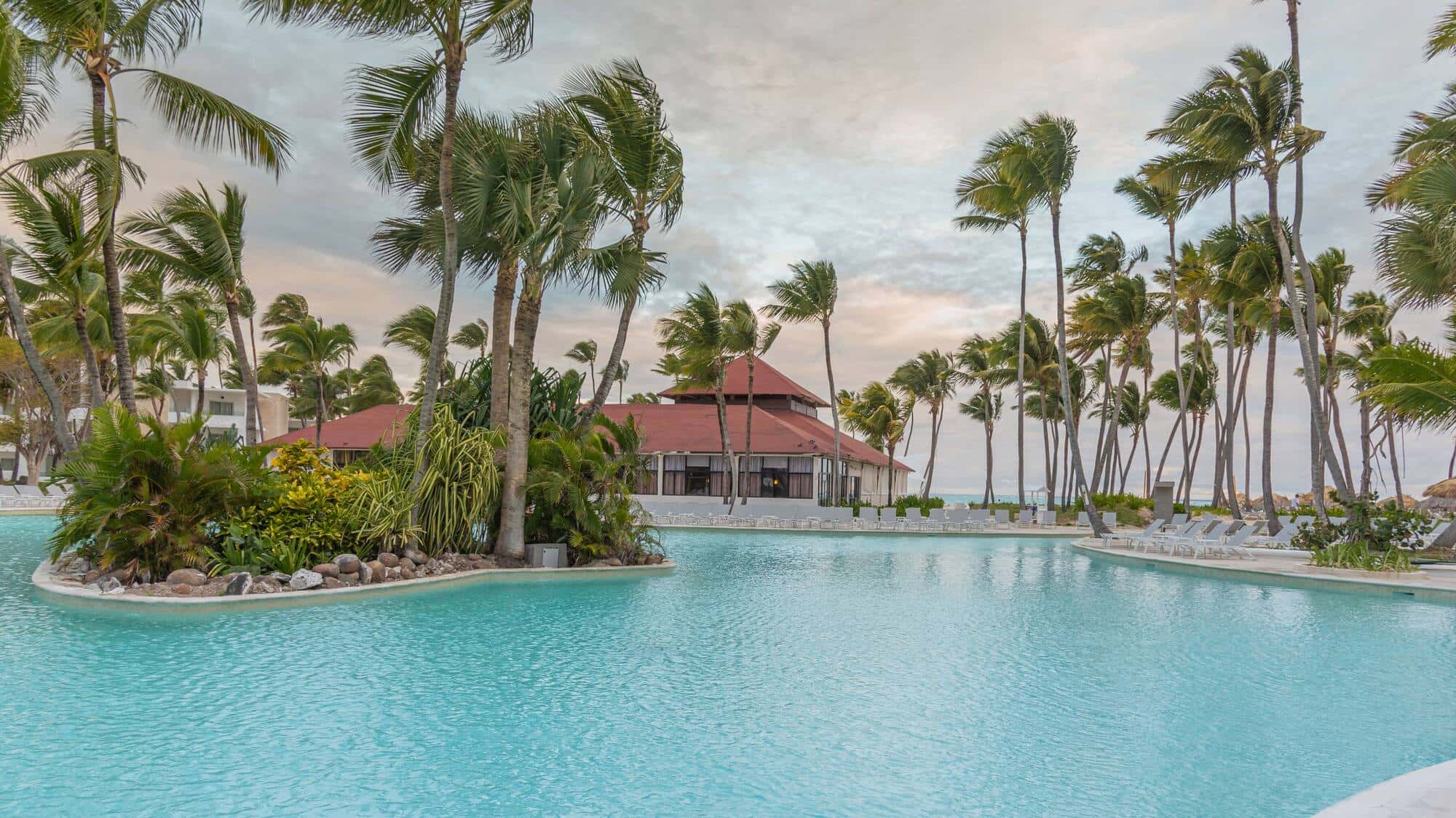Баваро Принцесс (Bavaro Princess All Suites Resort) в Доминикане 5 Фото бассейна